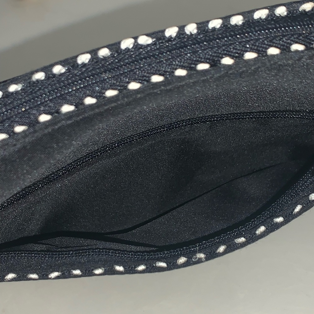 Chanel parfums black with white scalloped detailing cosmetic case 3 pockets - Picture 4 of 6